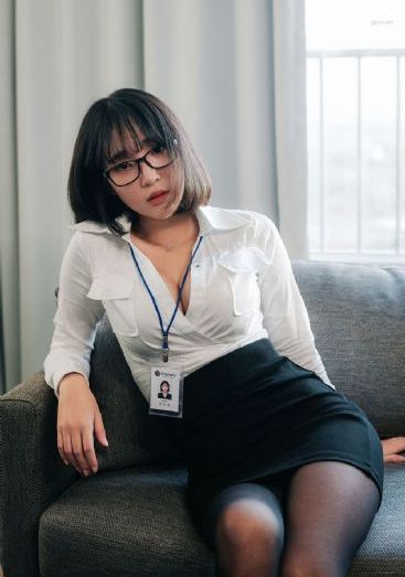 大胸女学生